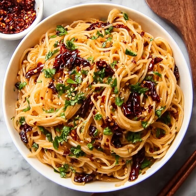 Spicy Garlic Chili Noodles: A Quick Flavor Explosion! Recipe